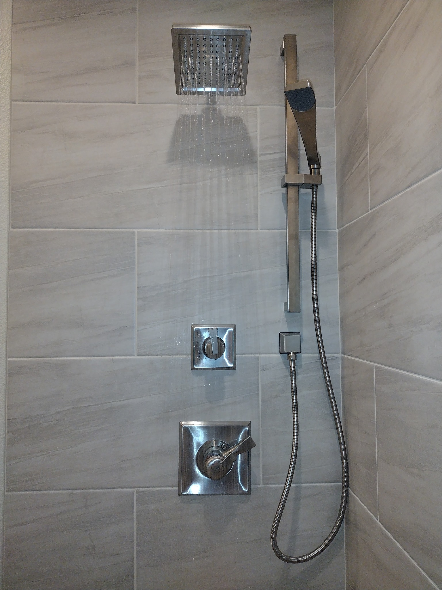 Modern shower installation